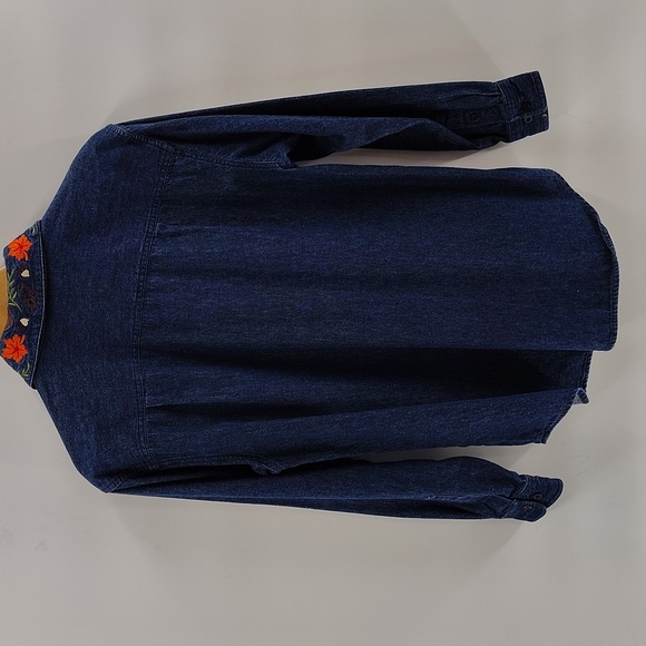 Style Studio Button Up Denim Shirt Size Medium Leaf Detail On Detachable Collar - Picture 9 of 9